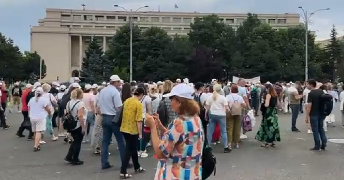Sindicaliștii protestează în Piaţa Victoriei faţă de măsurile fiscale: „Afectează capacitatea de administrare a fondurilor europene”