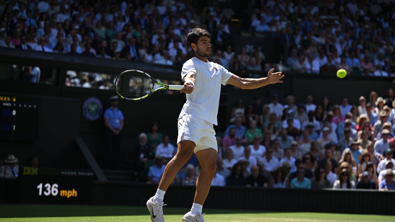 Așa joacă „noul Federer”, Alcaraz, într-o finală de Wimbledon. Mingea de set uluitoare pe care a câștigat-o