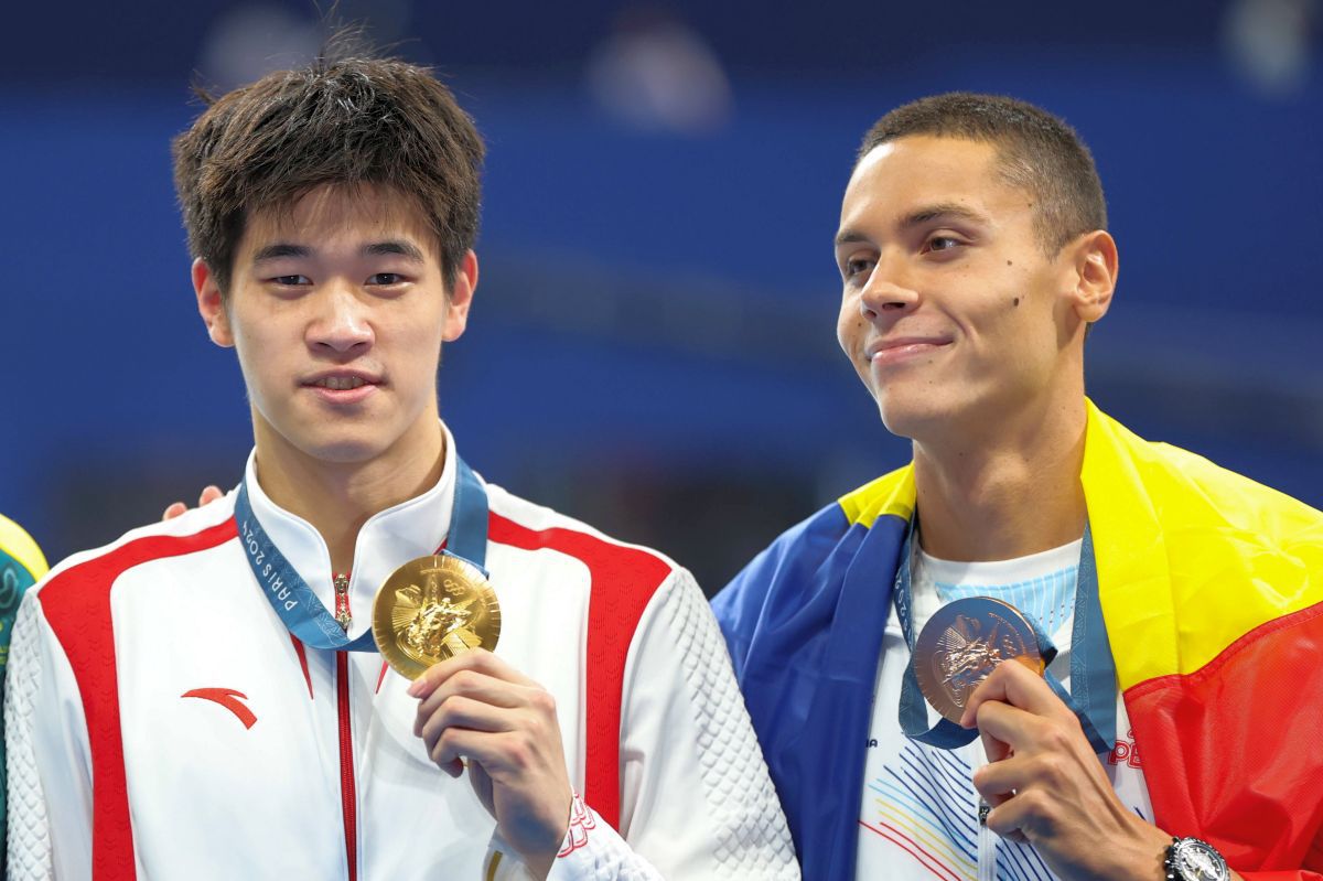 Wow! Cum îi numește L’Equipe pe David Popovici și Pan Zhanle, înaintea semifinalelor de la 100 m liber: „Piscina se cutremură” Wow! Cum îi numește L’Equipe pe David Popovici și Pan Zhanle, înaintea semifinalelor de la 100 m liber: „Piscina se cutremură”