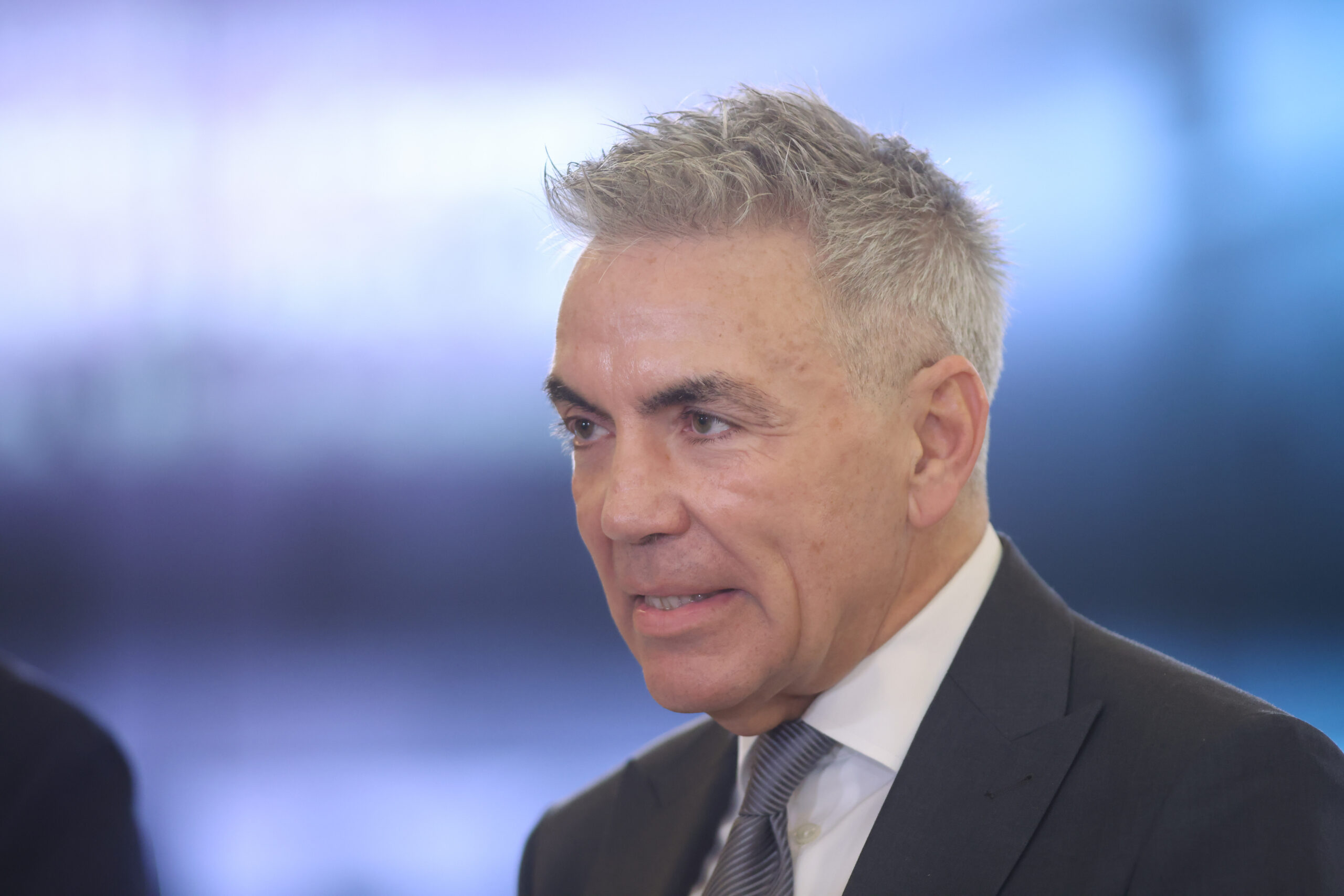 Cum și-au asigurat companiile vicepremierului Anastasiu protecția la ANAF: mită de peste 150.000 de euro plătită 8 ani la rând unui inspector pentru ca „totul să fie bine” / Date din dosar