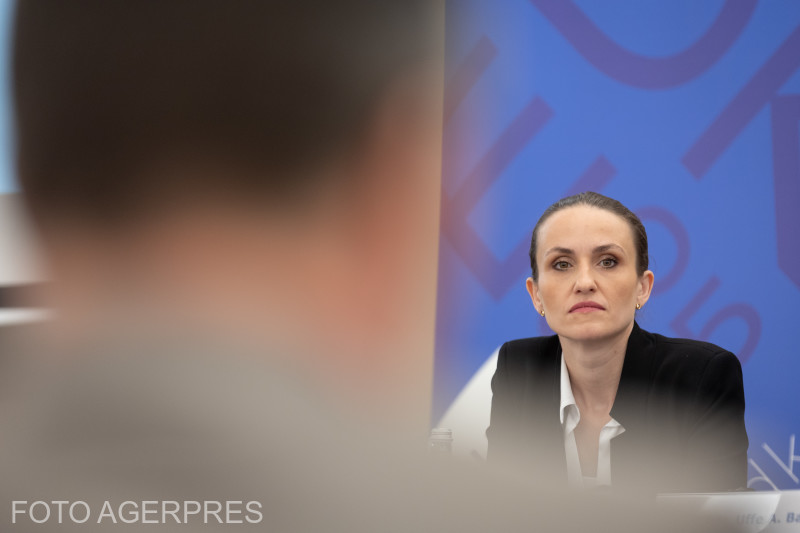 Șefa diplomației române numește o instituție cu cheltuieli de 27 de milioane de euro ai cărei angajați nu ştiu nici engleză şi nici limba ţărilor în care sunt trimiși Șefa diplomației române numește o instituție cu cheltuieli de 27 de milioane de euro ai cărei angajați nu ştiu nici engleză şi nici limba ţărilor în care sunt trimiși