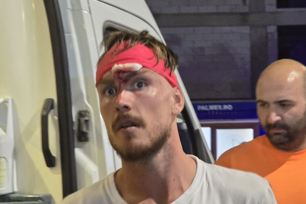 Ambulanța la stadion pentru doi jucători, după Oțelul Galați Ambulanța la stadion pentru doi jucători, după Oțelul Galați