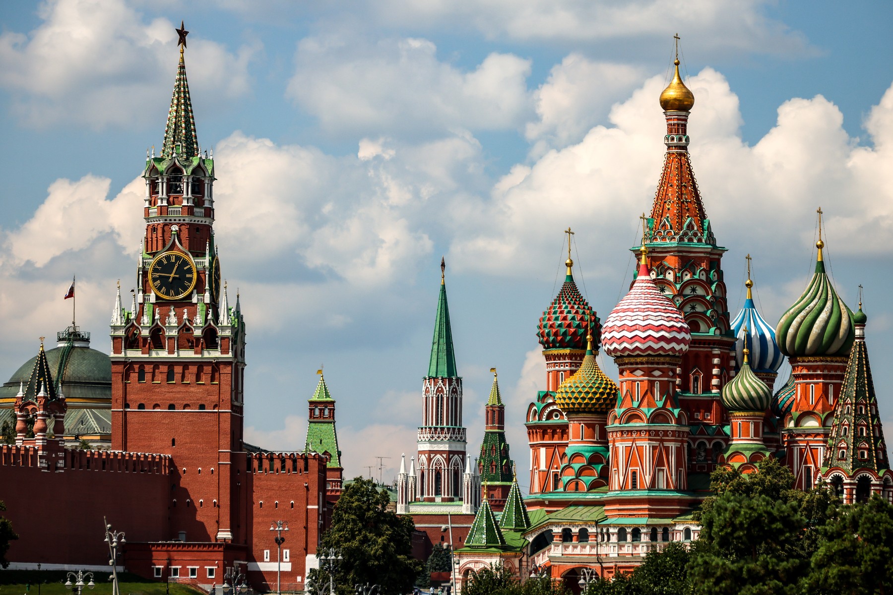 Aeroporturile din Moscova, închise temporar după atacurile cu sute de drone lansate de Ucraina Aeroporturile din Moscova, închise temporar după atacurile cu sute de drone lansate de Ucraina