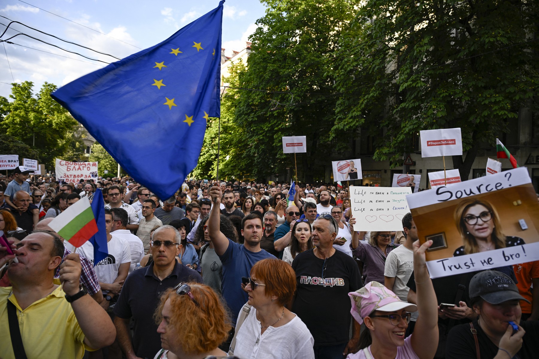 Arestarea primarului liberal din Varna a scos mii de oameni în stradă la Sofia: „Este o parodie de justiție”