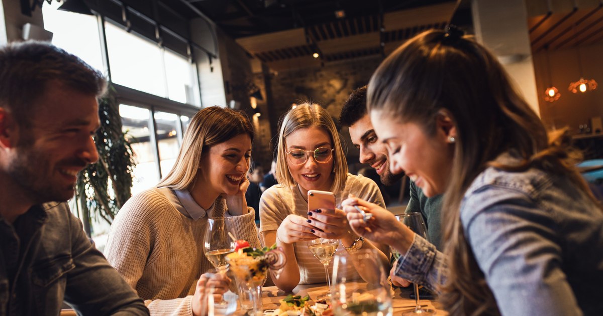 Ieșiri mai puține, așteptări mai mari. Cum s-a schimbat relația românilor cu restaurantele