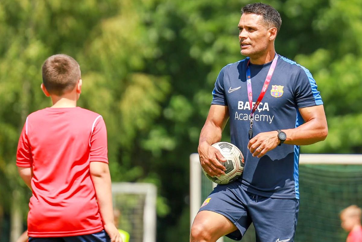 Metoda omizii și refuzul vaccinării » Dedesubturile transferului anunțat cu fast în România: „A lucrat la FC Barcelona” Metoda omizii și refuzul vaccinării » Dedesubturile transferului anunțat cu fast în România: „A lucrat la FC Barcelona”