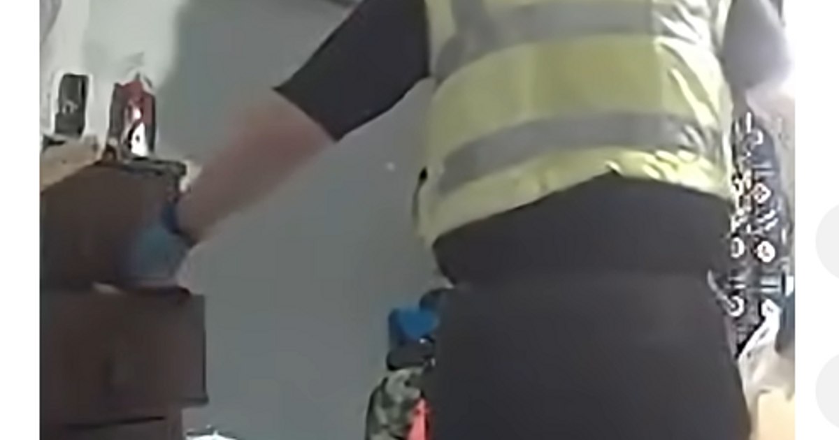 Ofițer de poliție, condamnat la închisoare pentru furtul lenjeriei intime a unei femei în timpul unei percheziții