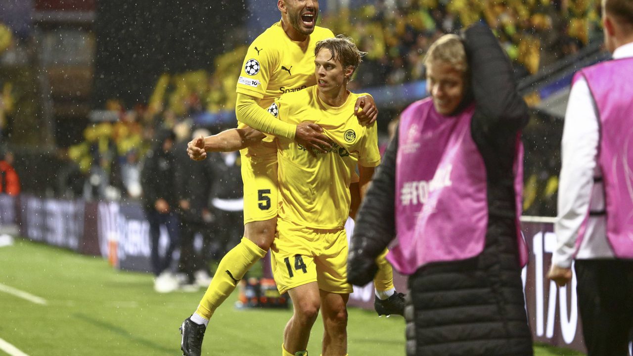 Seara extremelor în play-off-ul UCL! Autogol, cartonașe roșii și un scor de 5-0 Seara extremelor în play-off-ul UCL! Autogol, cartonașe roșii și un scor de 5-0