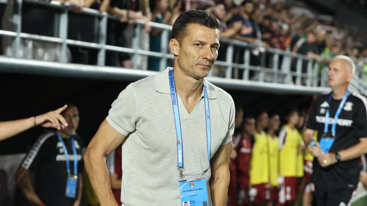 „Penalty clar!” Costel Gâlcă nu s-a abținut după Oțelul -1. Faza care l-a nemulțumit pe atrenorul giuleștenilor „Penalty clar!” Costel Gâlcă nu s-a abținut după Oțelul -1. Faza care l-a nemulțumit pe atrenorul giuleștenilor