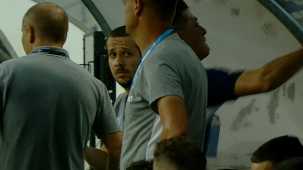 Mirel Rădoi, criză de nervi după victoria Craiovei! Antrenorul a luat la pumni banca tehnică