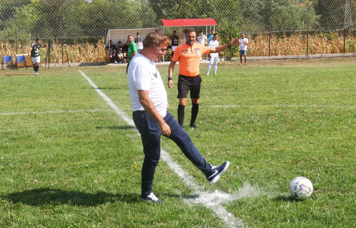 Gică Hagi va da lovitura de start la un meci de liga a cincea