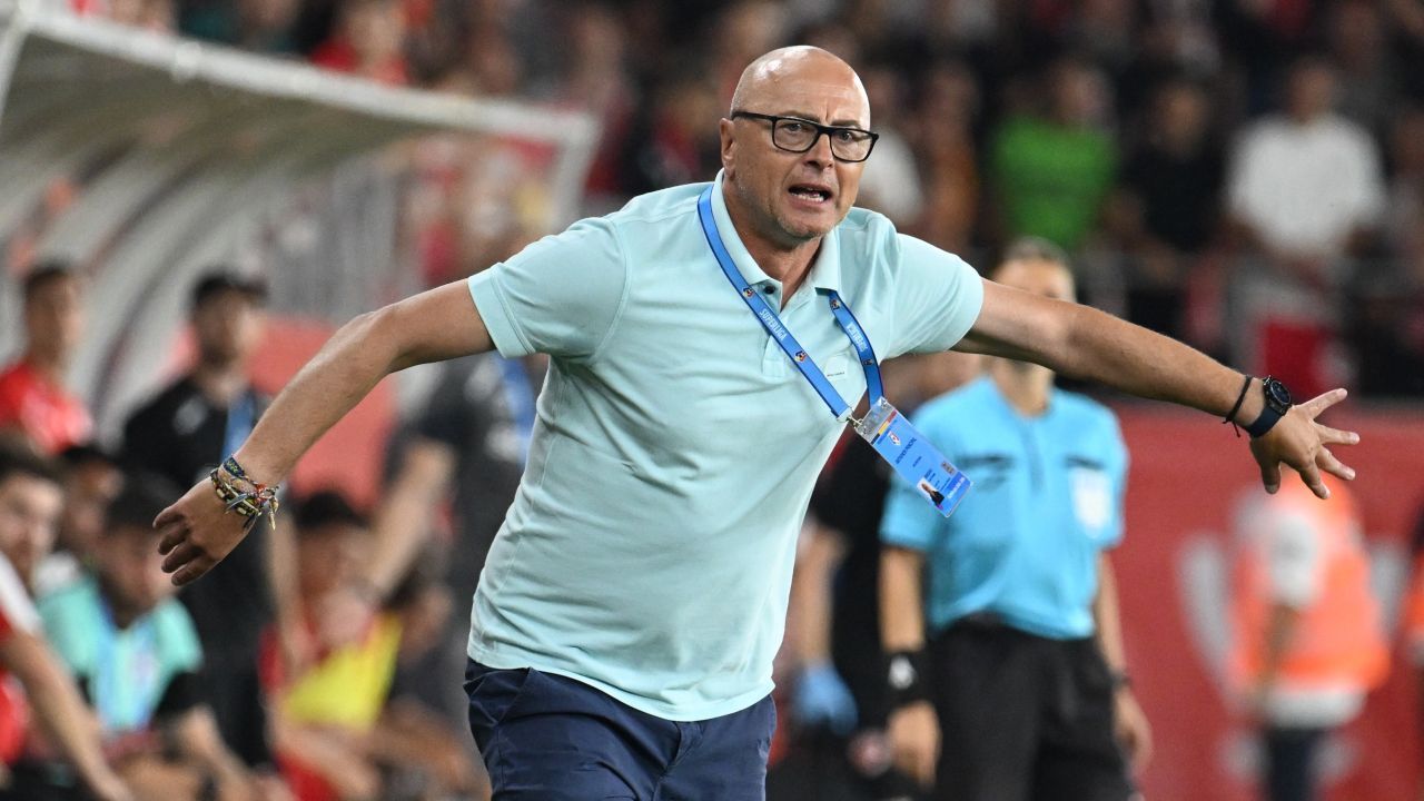 Leo Grozavu acuză arbitrajul după Rapid -1: „N-aveau nevoie de ajutor din exterior!” Leo Grozavu acuză arbitrajul după Rapid -1: „N-aveau nevoie de ajutor din exterior!”