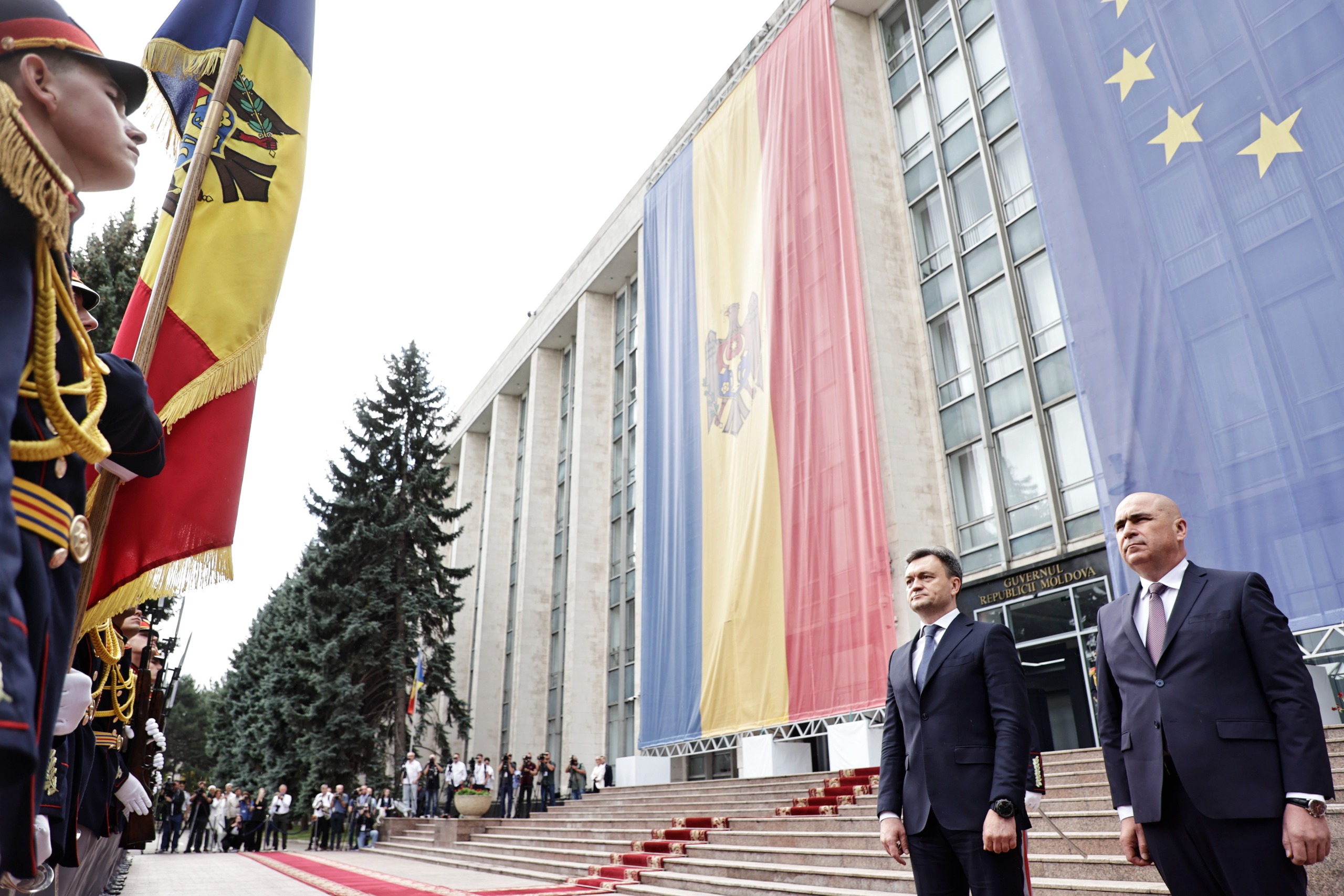 VIDEO Ilie Bolojan, prima vizită în calitate de premier în Republica Moldova. A fost primit de omologul său Dorin Recean VIDEO Ilie Bolojan, prima vizită în calitate de premier în Republica Moldova. A fost primit de omologul său Dorin Recean