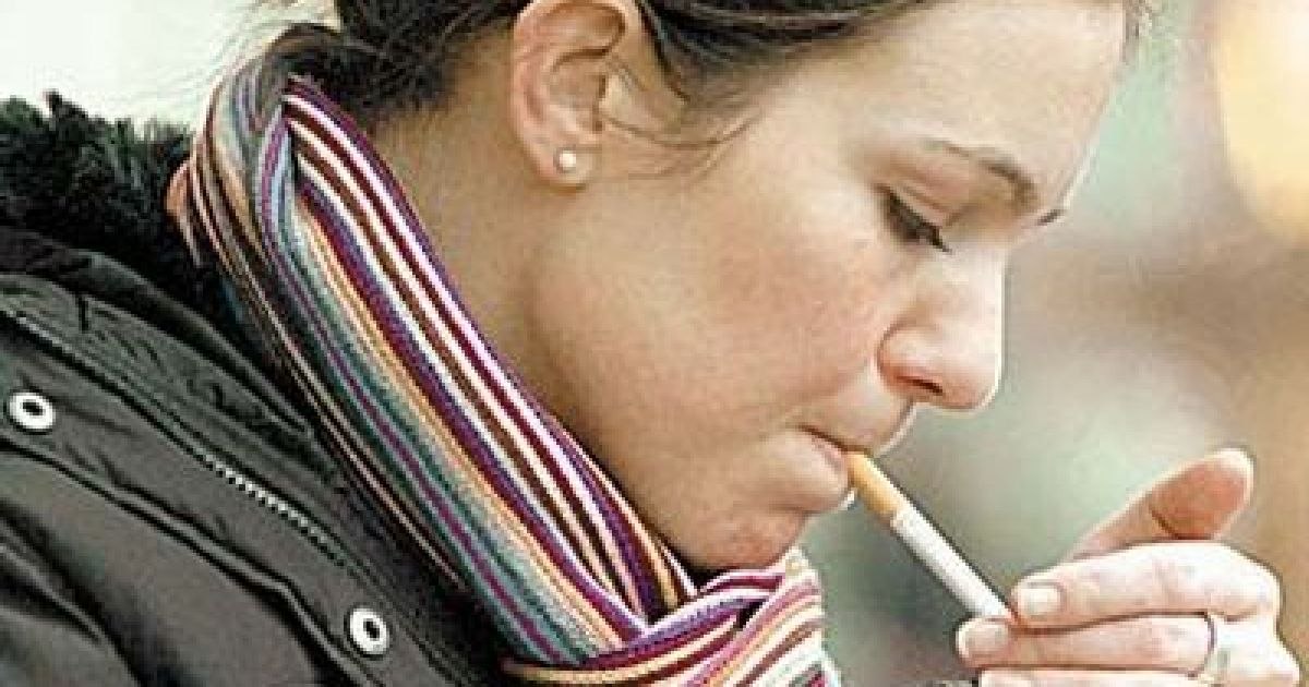 Lăcomia face statul român să-și dea cu stângul în dreptul. Motivul pentru care în România se fumează tot mai multe țigări contrafăcute