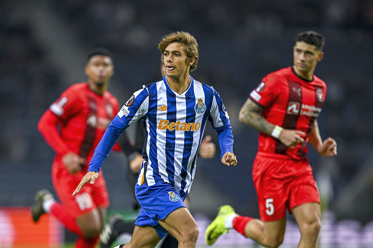 Puștiul-minune al fotbalului portughez urma să treacă în Arabia Saudită, dar transferul s-a blocat! Care este problema Puștiul-minune al fotbalului portughez urma să treacă în Arabia Saudită, dar transferul s-a blocat! Care este problema