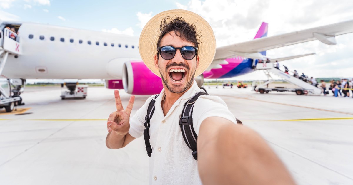 Însoțitoare de zbor: Cele mai bune sfaturi și bune practici ca să zbori ușor în această vară