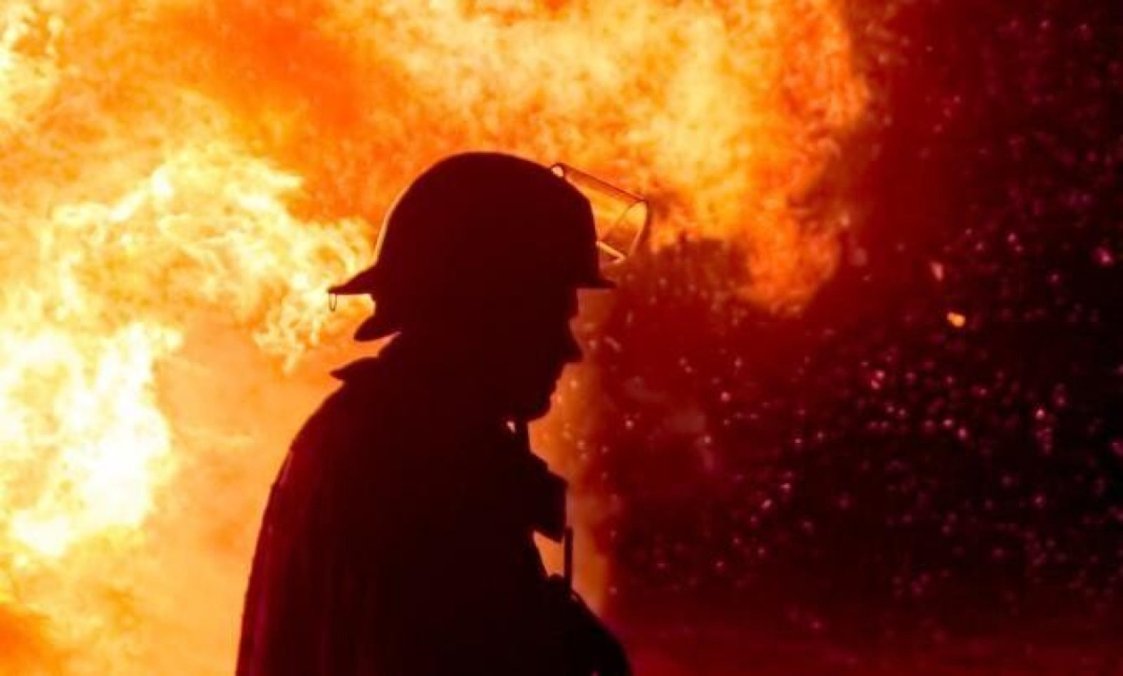 Incendiu în Giurgiu, extins la 11 gospodării. Trei case, afectate Incendiu în Giurgiu, extins la 11 gospodării. Trei case, afectate