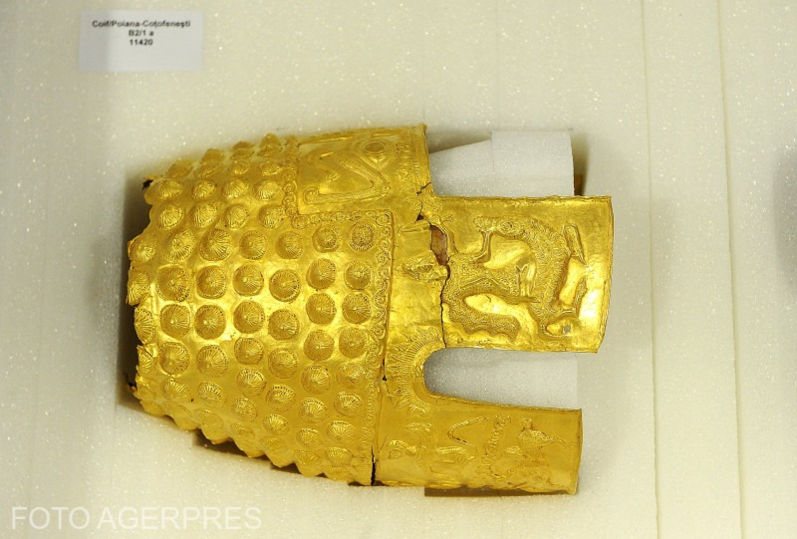 Noi dezvăluiri despre furtul coifului de aur de la Coțofenești: Când vorbesc despre asta, încă simt un nod în stomac Noi dezvăluiri despre furtul coifului de aur de la Coțofenești: Când vorbesc despre asta, încă simt un nod în stomac