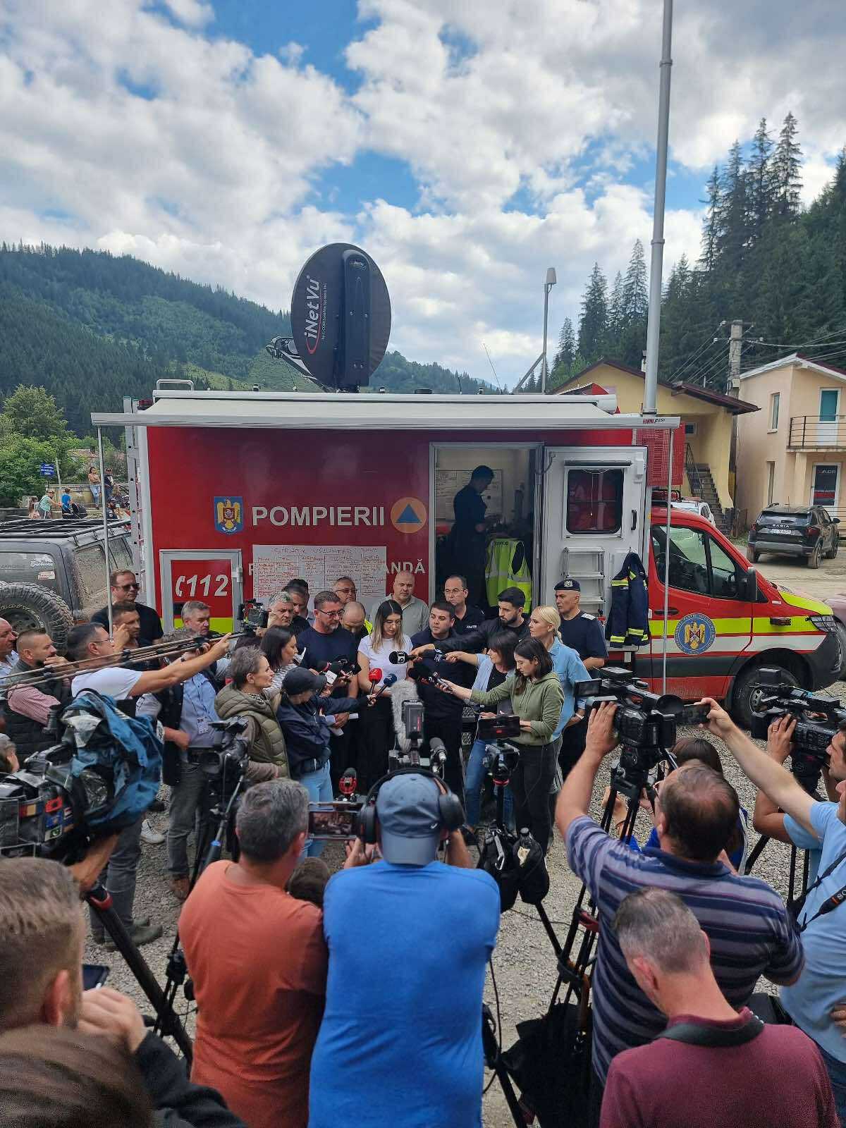 FOTO Ministrul Mediului, vizită în zonele afectate de inundații. „Ne gândim inclusiv să modificăm legislația”