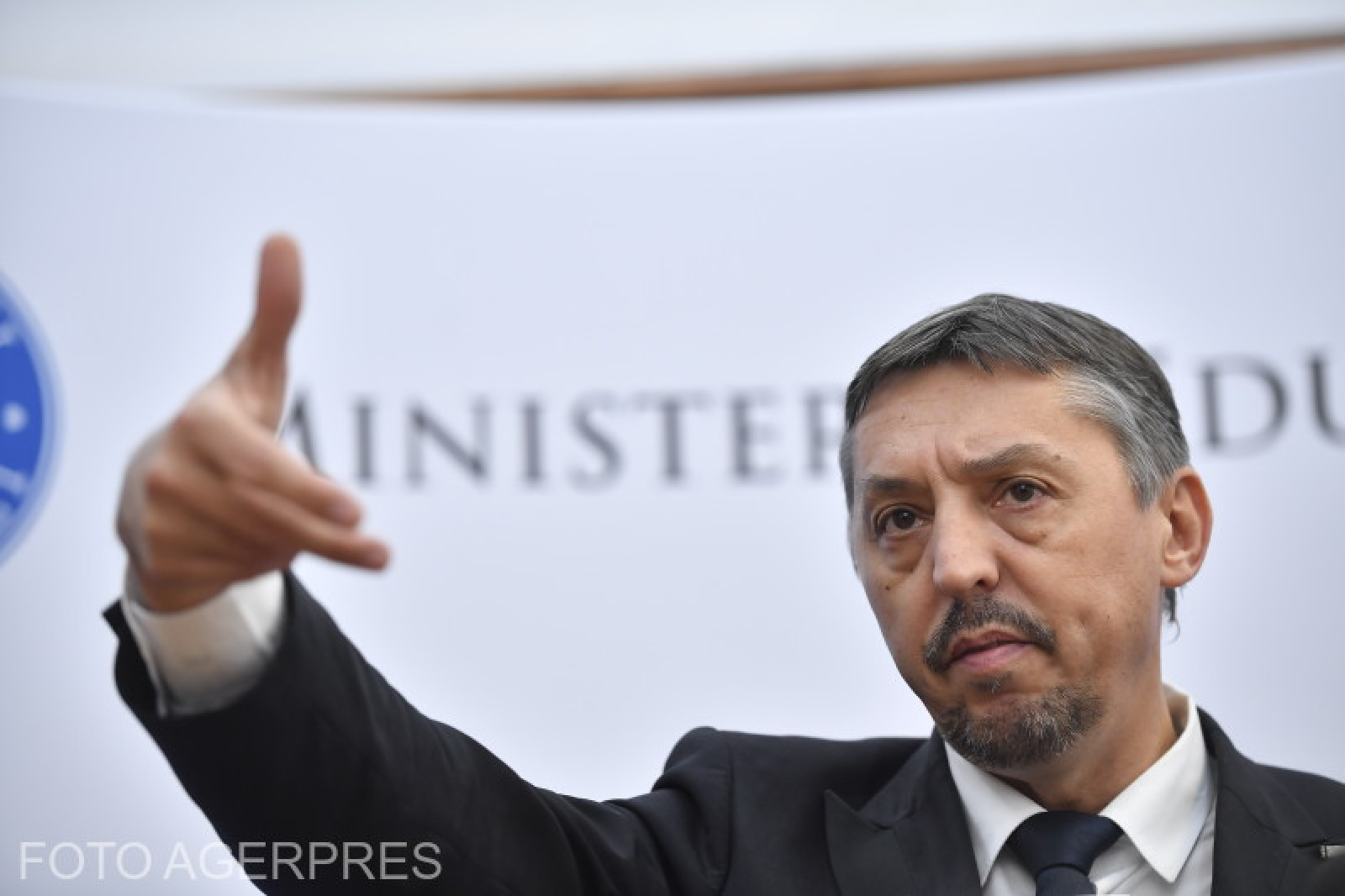 Ministerul Educaţiei le explică profesorilor ce clase sunt afectate, de fapt, de măsurile fiscal-bugetare