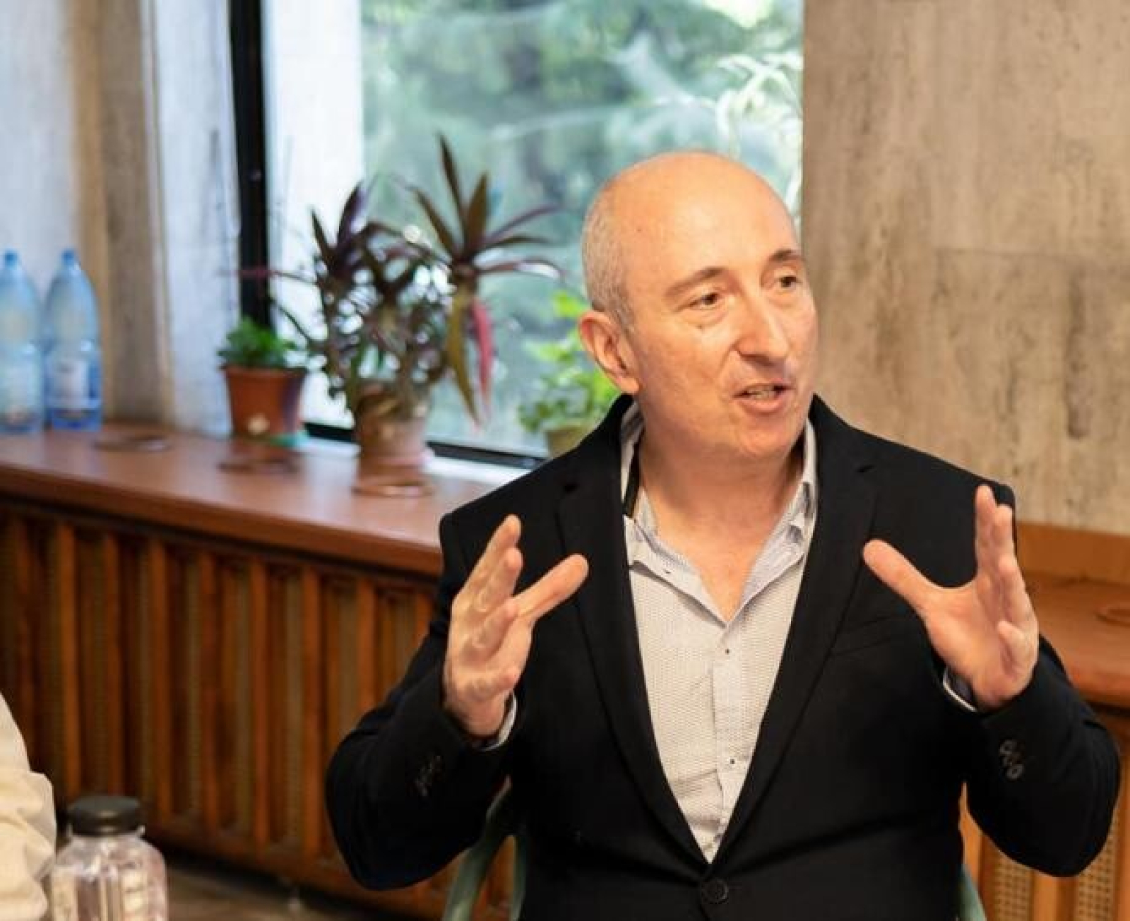 Prof. Ovidiu Pânișoară: În timp ce ne gândim la „eficientizări”, alții folosesc Mozart ca să economisească