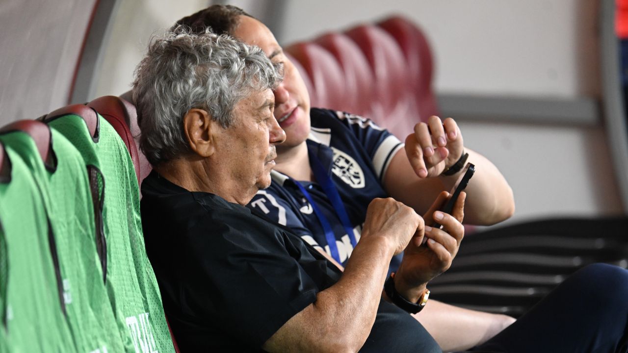 Anunțul făcut de Mircea Lucescu după accidentarea suferită de Louis Munteanu: ”A simțit o durere puternică!” Anunțul făcut de Mircea Lucescu după accidentarea suferită de Louis Munteanu: ”A simțit o durere puternică!”