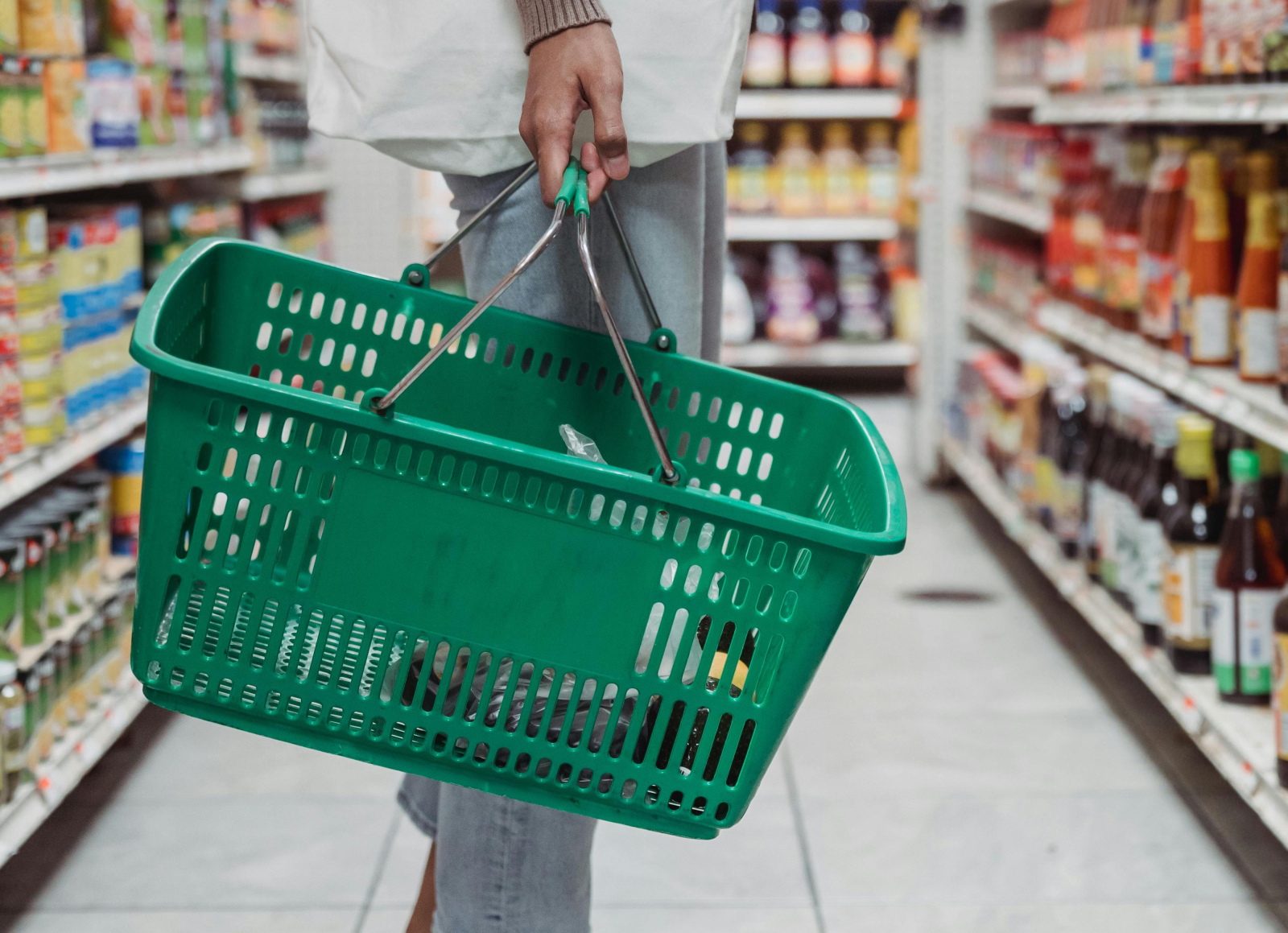 Un lanț românesc de magazine cumpără 87 de magazine Mega Image și Profi. Surpriză totală pe piață