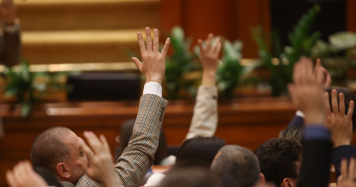 Scandal cu jigniri în plenul Parlamentului. „Porpagandist infect”/ „Dacă fac schimbare de sex ești mulțumit?” Scandal cu jigniri în plenul Parlamentului. „Porpagandist infect”/ „Dacă fac schimbare de sex ești mulțumit?”