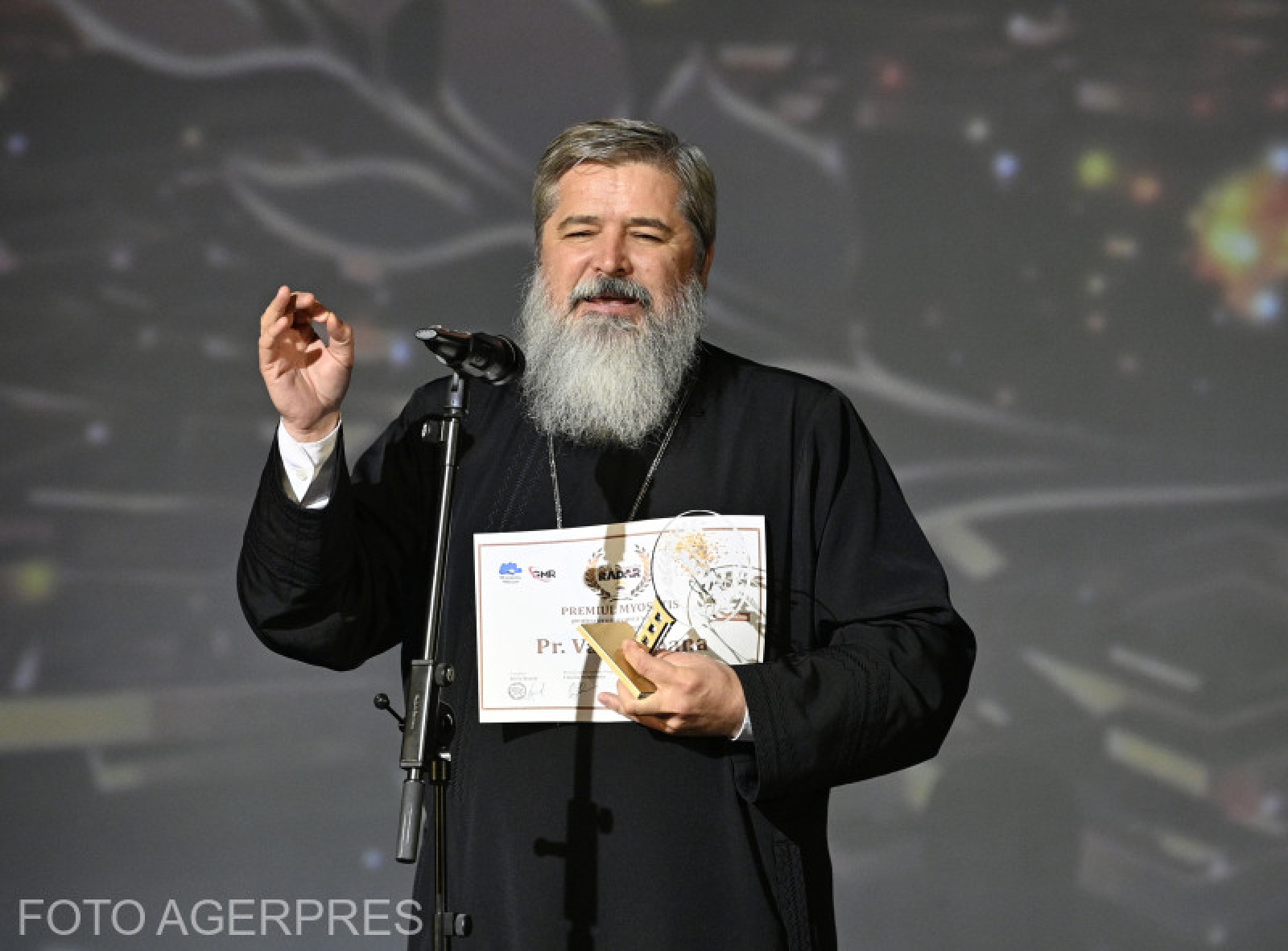 Spunem vineri „La mulți ani”, de Adormirea Maicii Domnului? Părintele Vasile Ioana vine cu răspunsul Spunem vineri „La mulți ani”, de Adormirea Maicii Domnului? Părintele Vasile Ioana vine cu răspunsul