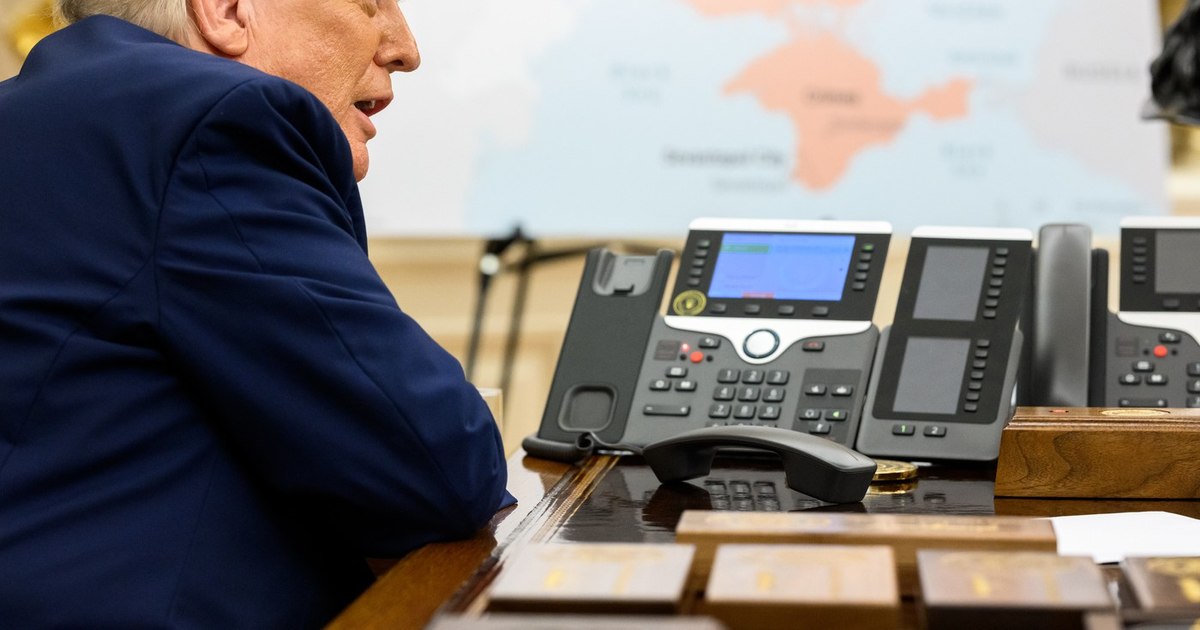 Trump anunță a doua etapă de sancțiuni împotriva lui Putin. Planul pus la cale de SUA și UE care ar trebui să prăbușească economia Rusiei Trump anunță a doua etapă de sancțiuni împotriva lui Putin. Planul pus la cale de SUA și UE care ar trebui să prăbușească economia Rusiei