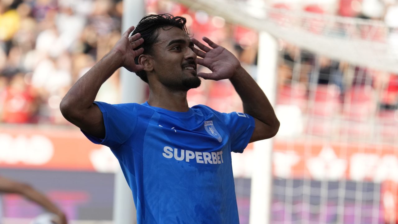 Dezvăluiri șocante din vestiarul Craiovei: „Îl înjura non-stop pe Baiaram, la fiecare mică greșeală”