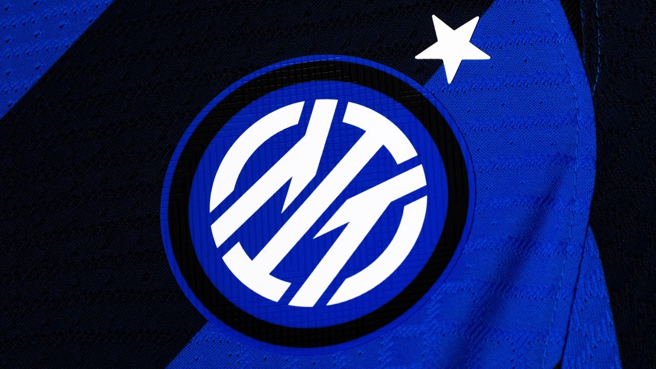 Dat afară de Cristi Chivu, așteptat în Grecia! Jucătorul lui Inter Milano are 24 de ore să se decidă Dat afară de Cristi Chivu, așteptat în Grecia! Jucătorul lui Inter Milano are 24 de ore să se decidă