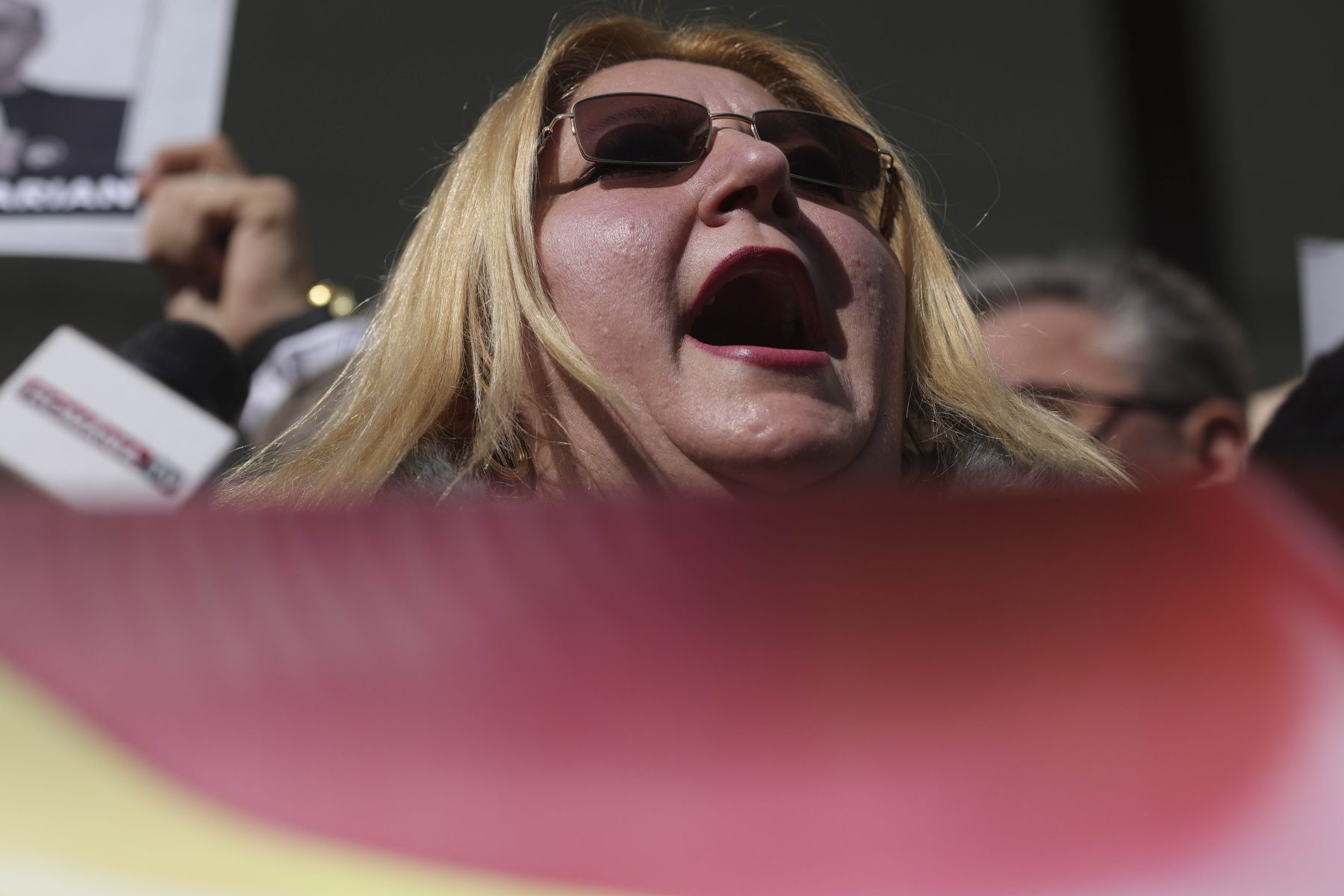 Diana Șoșoacă, chemată marți la Parchetul General. Este acuzată de propagandă legionară, lipsire de libertate și alte infracțiuni / Mesajul transmis de partid Diana Șoșoacă, chemată marți la Parchetul General. Este acuzată de propagandă legionară, lipsire de libertate și alte infracțiuni / Mesajul transmis de partid