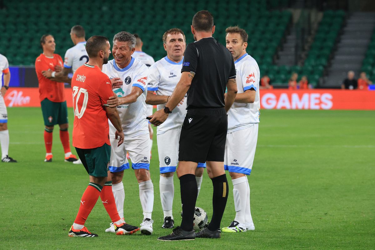 Ziua marelui meci: Legends Charity Game! Toate noutățile despre duelul legendelor: Hagi & Kaka versus Figo & Deco Ziua marelui meci: Legends Charity Game! Toate noutățile despre duelul legendelor: Hagi & Kaka versus Figo & Deco