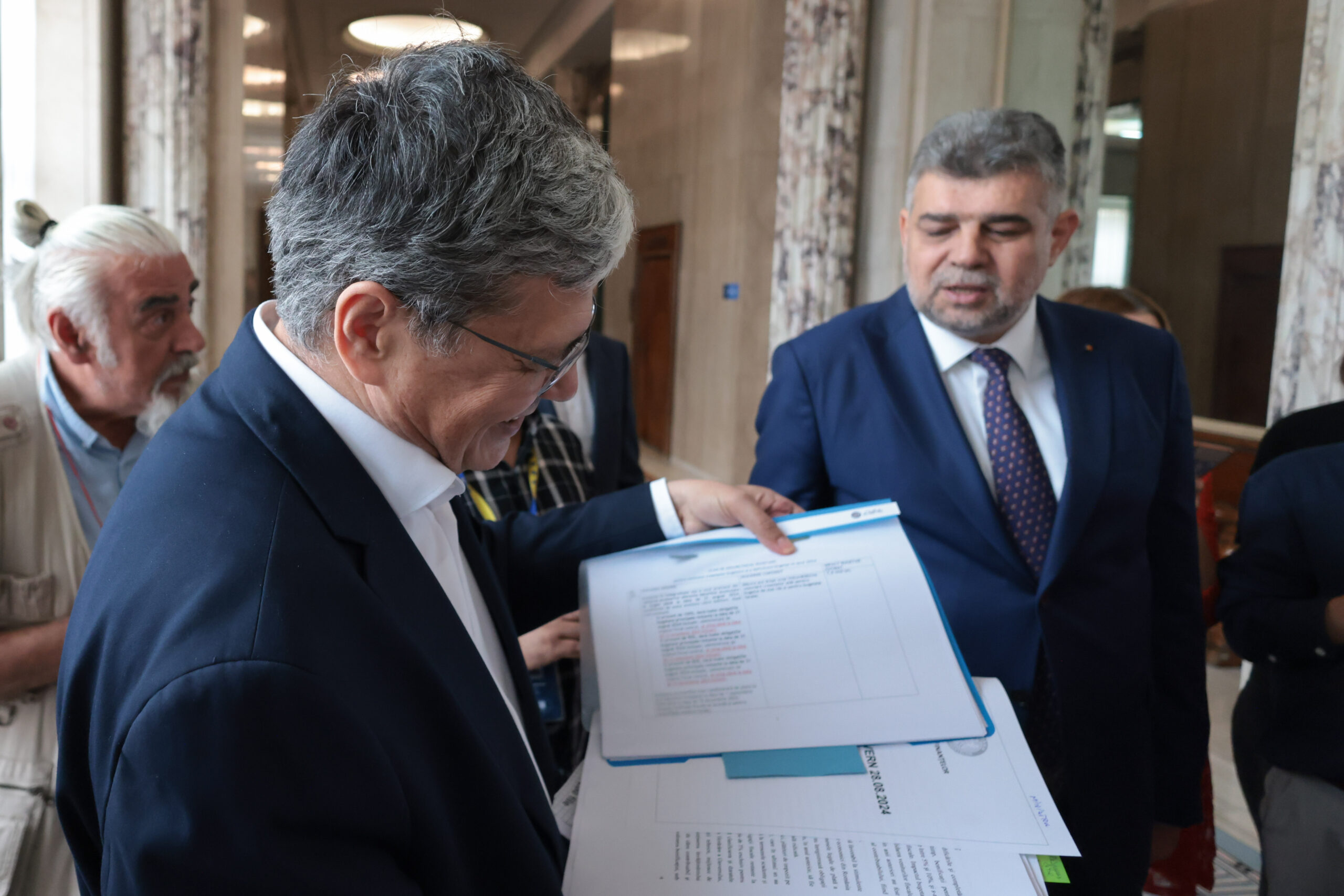 „Marcel Ciolacu mi-a spus că-l doare în organul genital de deficit”, susține un fost ministru de Finanțe. Cum răspunde fostul premier „Marcel Ciolacu mi-a spus că-l doare în organul genital de deficit”, susține un fost ministru de Finanțe. Cum răspunde fostul premier