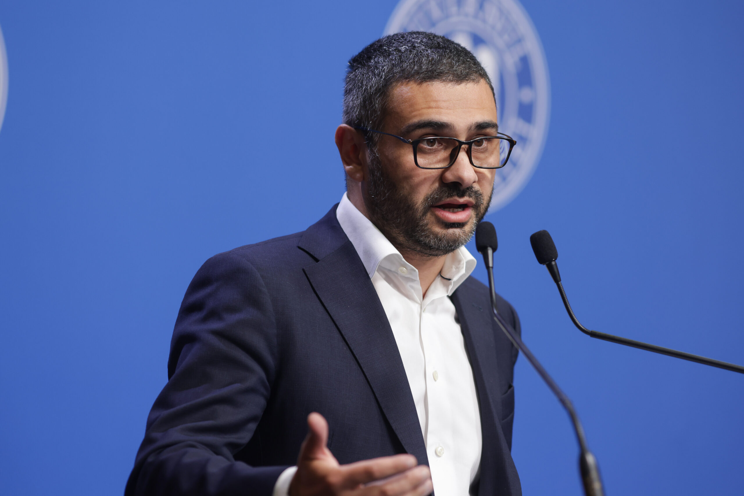 Munca la negru trebuie combătută prin toate mijloacele, spune ministrul Florin Manole. Dar admite că autoritățile nu cunosc cu adevărat amploarea fenomenului Munca la negru trebuie combătută prin toate mijloacele, spune ministrul Florin Manole. Dar admite că autoritățile nu cunosc cu adevărat amploarea fenomenului