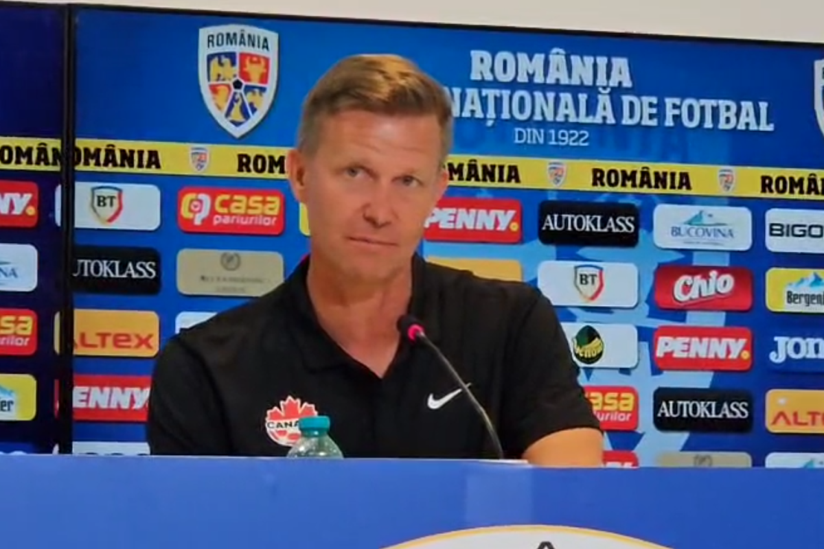 Selecționerul Canadei, după ce a zdrobit România: „Eu sper că la 80 de ani o să fiu pe plajă, nu pe bancă” Selecționerul Canadei, după ce a zdrobit România: „Eu sper că la 80 de ani o să fiu pe plajă, nu pe bancă”