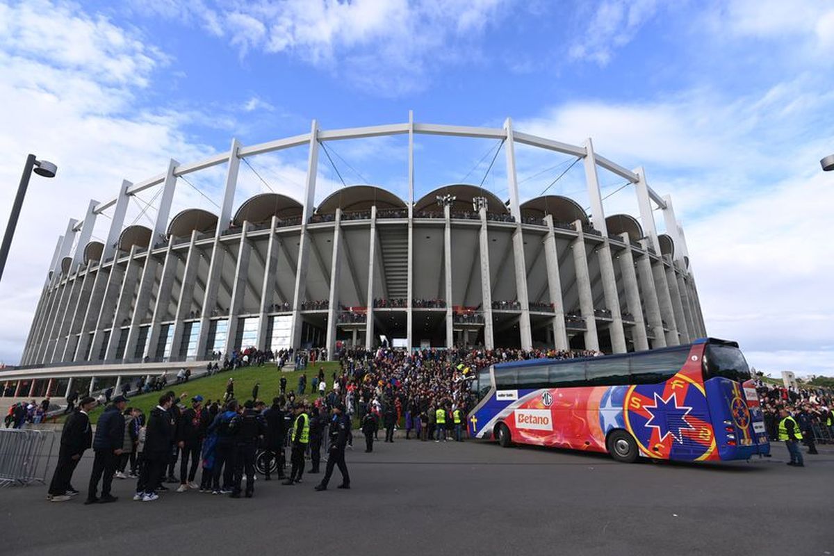 Start la vânzări! » Gigi Becali nu a aplicat noul TVA: pachete „la reducere” pentru Europa League. Iată prețurile oficiale! Start la vânzări! » Gigi Becali nu a aplicat noul TVA: pachete „la reducere” pentru Europa League. Iată prețurile oficiale!