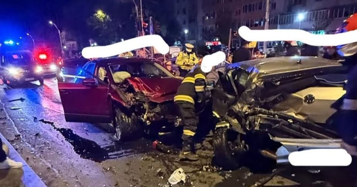 Accident grav în Capitală, în Sectorul 5: o persoană este încarcerată, iar unul dintre șoferi a fugit de la locul faptei Accident grav în Capitală, în Sectorul 5: o persoană este încarcerată, iar unul dintre șoferi a fugit de la locul faptei