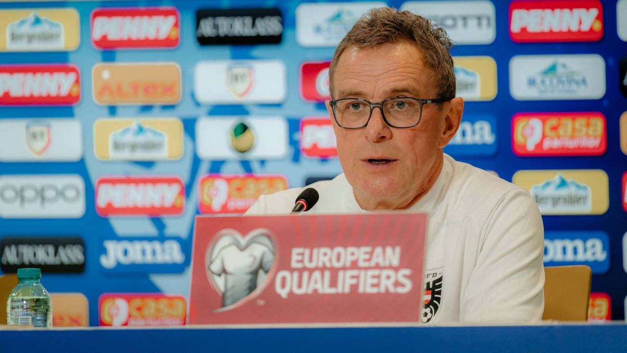 Ralf Rangnick a explodat la conferință după eșecul cu România: ”La întrebarea asta să răspunzi tu! Nu am venit aici cu nasul pe sus” Ralf Rangnick a explodat la conferință după eșecul cu România: ”La întrebarea asta să răspunzi tu! Nu am venit aici cu nasul pe sus”