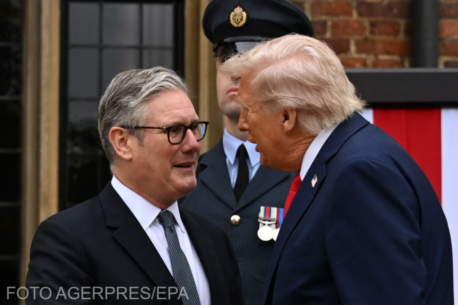 Trump, avertismente pentru Starmer: „Imigrația ilegală va distruge Marea Britanie din interior”. Președintele îl îndeamnă să trimită armata pentru a opri criza Trump, avertismente pentru Starmer: „Imigrația ilegală va distruge Marea Britanie din interior”. Președintele îl îndeamnă să trimită armata pentru a opri criza