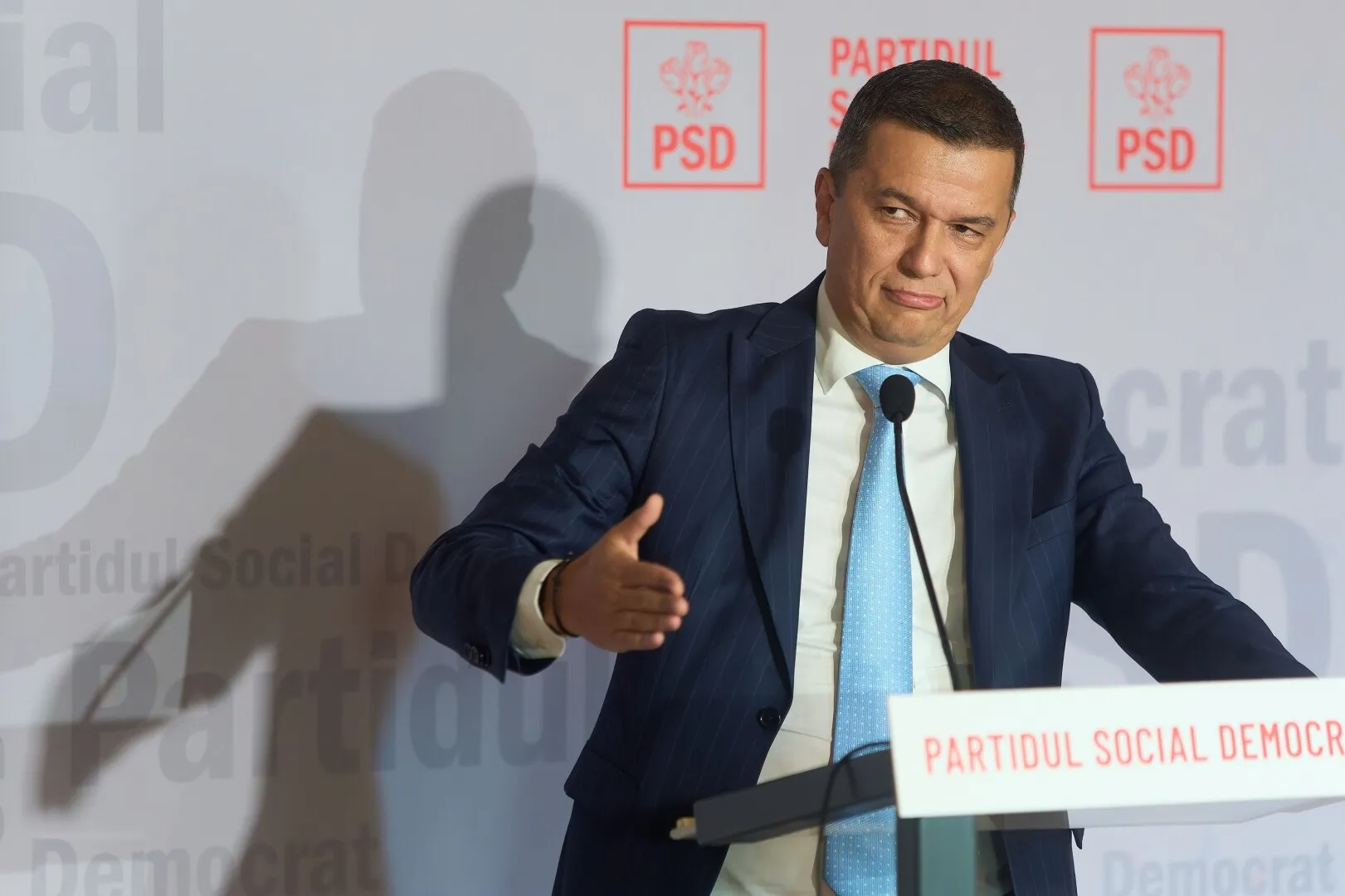 VIDEO Sorin Grindeanu, gest surprinzător pentru Titus Corlățean după retragerea acestuia din cursa pentru șefia PSD: ‘Oferta mea rămâne deschisă’ VIDEO Sorin Grindeanu, gest surprinzător pentru Titus Corlățean după retragerea acestuia din cursa pentru șefia PSD: ‘Oferta mea rămâne deschisă’