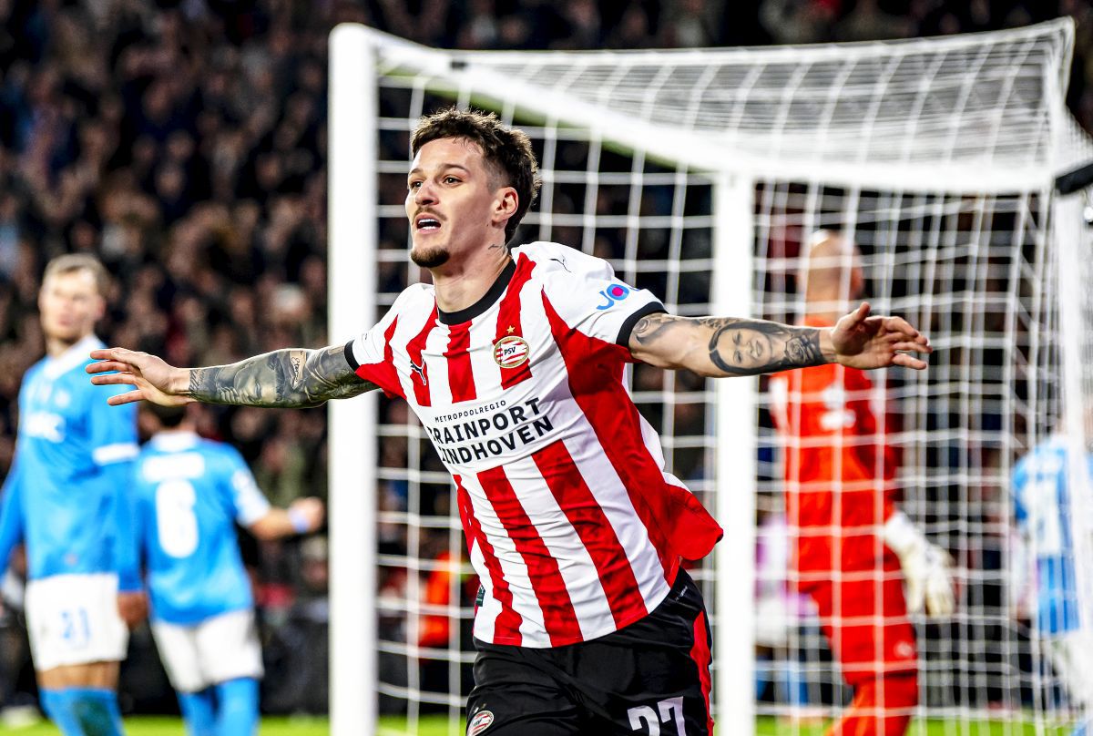 Dennis superMAN răpune Napoli! Românul, MVP-ul serii în victoria de vis din Liga Campionilor Dennis superMAN răpune Napoli! Românul, MVP-ul serii în victoria de vis din Liga Campionilor