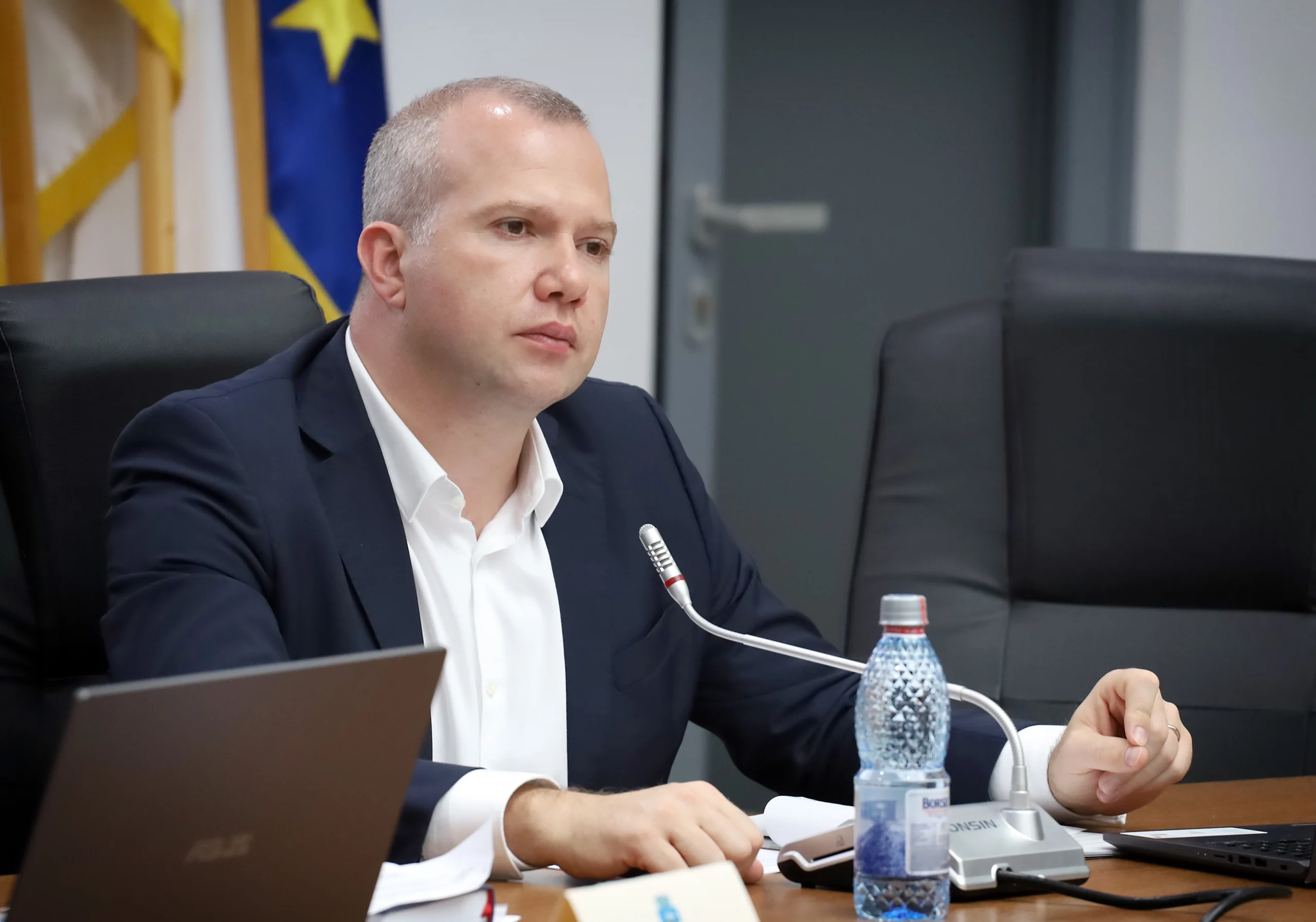 Vicepreşedintele PSD, despre amânarea Ordonanţei 52: ‘E efectiv de noaptea minţii ce se întâmplă’ Vicepreşedintele PSD, despre amânarea Ordonanţei 52: ‘E efectiv de noaptea minţii ce se întâmplă’