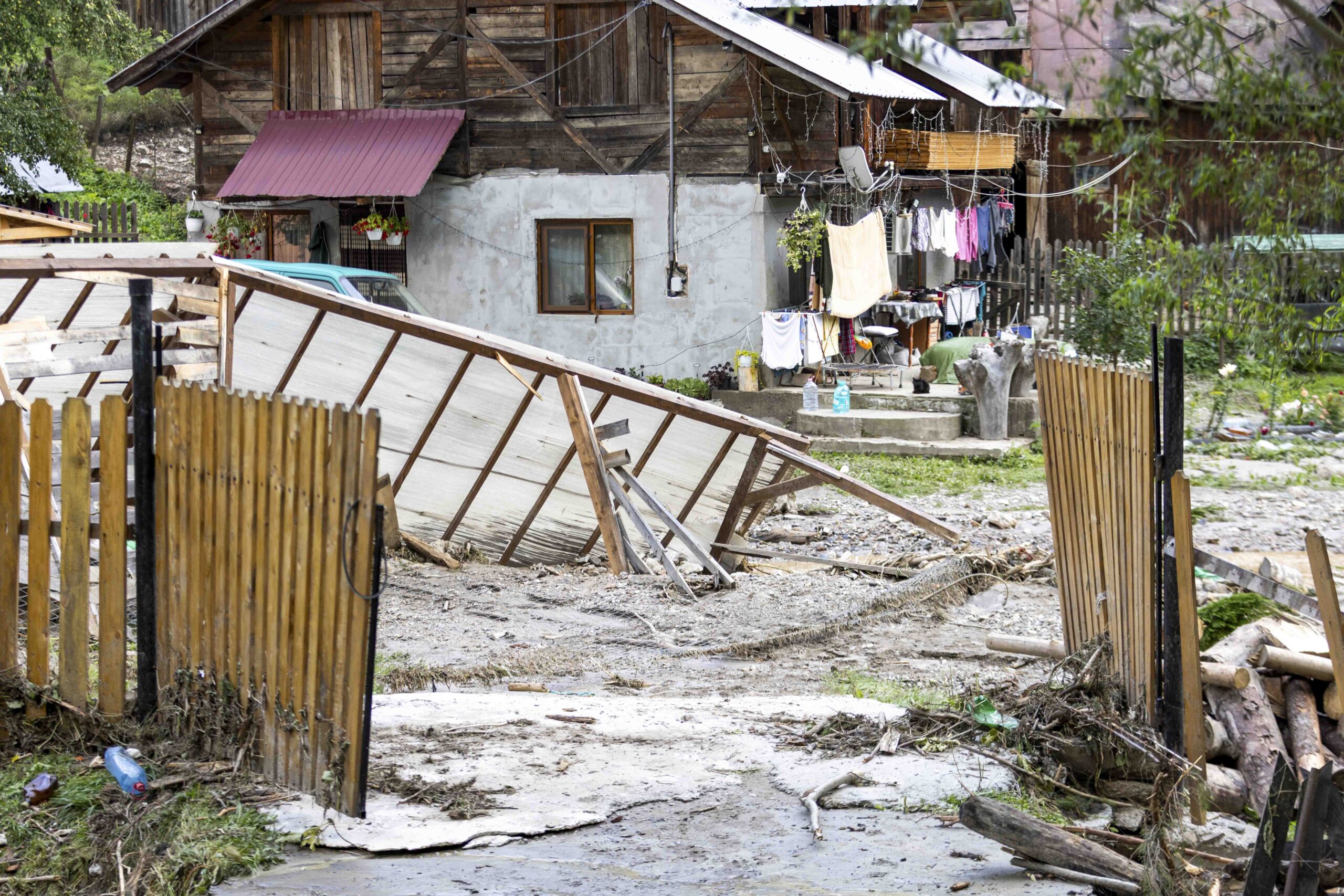 Ce bani au primit sinistrații din Suceava și Neamț pentru casele asigurate cu 50 sau 130 de lei pe an împotriva inundațiilor