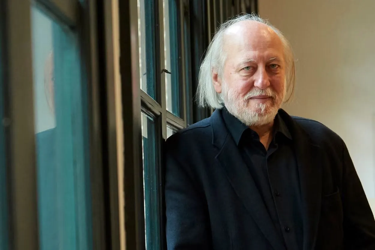 Ingredientul secret care l-a ajutat pe scriitorul maghiar sa-i ‘sufle’ Nobelul pentru Literatură lui Cărtărescu Ingredientul secret care l-a ajutat pe scriitorul maghiar sa-i ‘sufle’ Nobelul pentru Literatură lui Cărtărescu