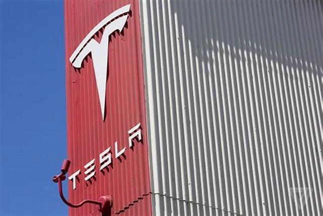 Probleme mari la Tesla: anchetă după ce milioane de mașini autonome au provocat incidente grave