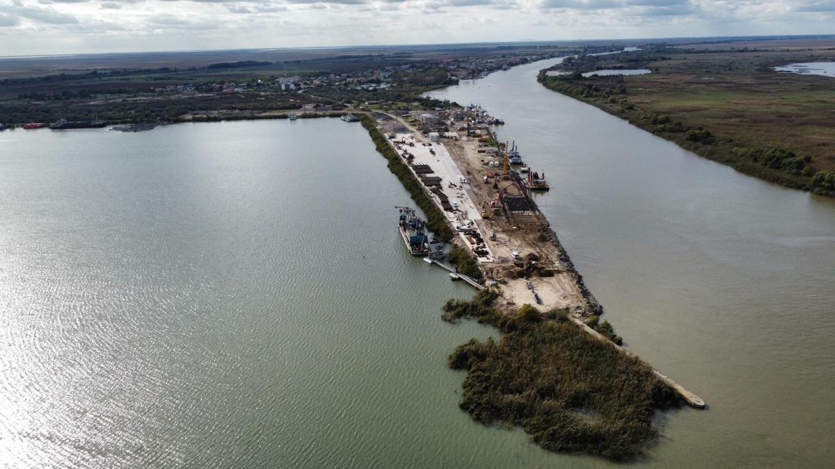 Orașul Sulina va fi pus pe harta porturilor europene: 300 de locuri de muncă și milioane de tone de mărfuri tranzitate pe an Orașul Sulina va fi pus pe harta porturilor europene: 300 de locuri de muncă și milioane de tone de mărfuri tranzitate pe an