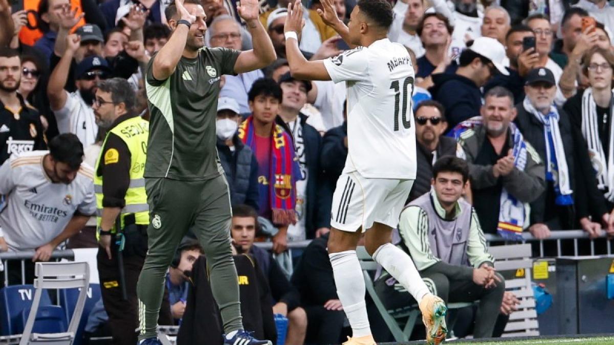 Real Madrid o învinge pe FC Barcelona şi se distanţează la 5 puncte de marea rivală