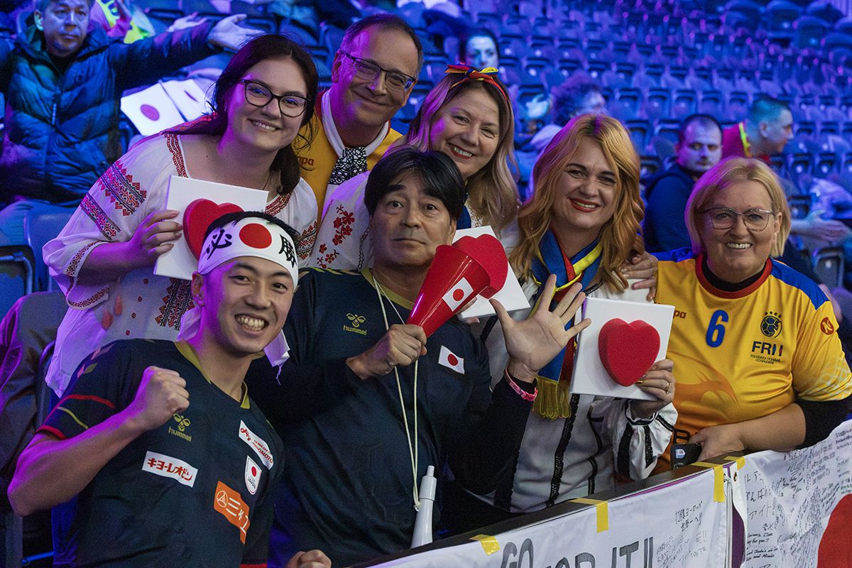 S-a rezolvat și penultimul mister din grupa României de la Campionatul Mondial + de 1 Decembrie, fanii „tricolori” s-au înfrățit cu galeria altei țări